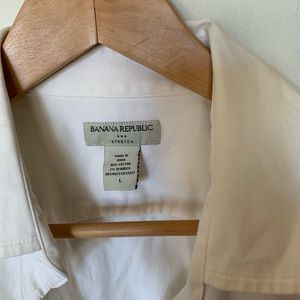 White Button Down short sleeve •BANANA REPUBLIC•
